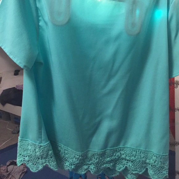 blouse - Picture 2 of 3